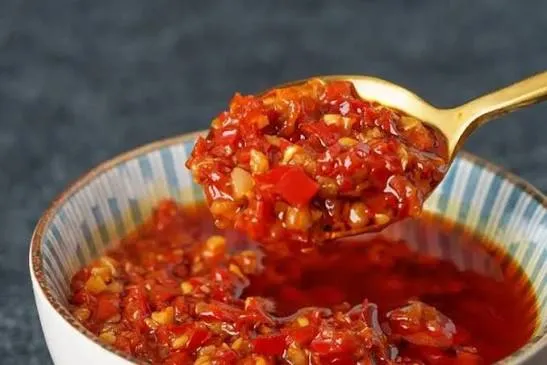 Sốt sa tế bánh tráng trộn cô út long an